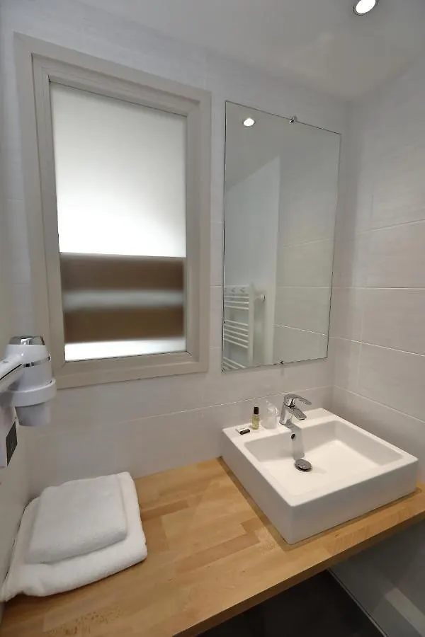 Hotel Newport Villefranche-sur-Saone