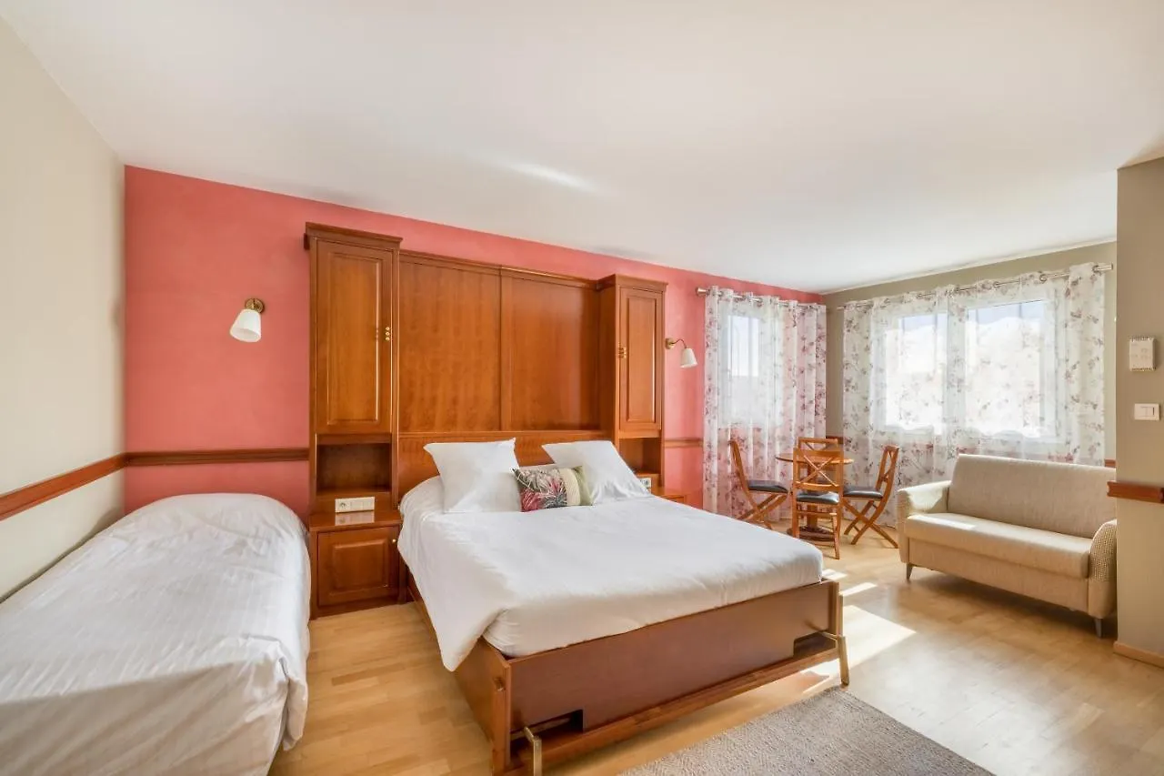 Hotel Newport Villefranche-sur-Saone 3*,