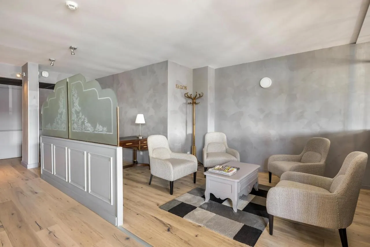 Hotel Newport Villefranche-sur-Saone
