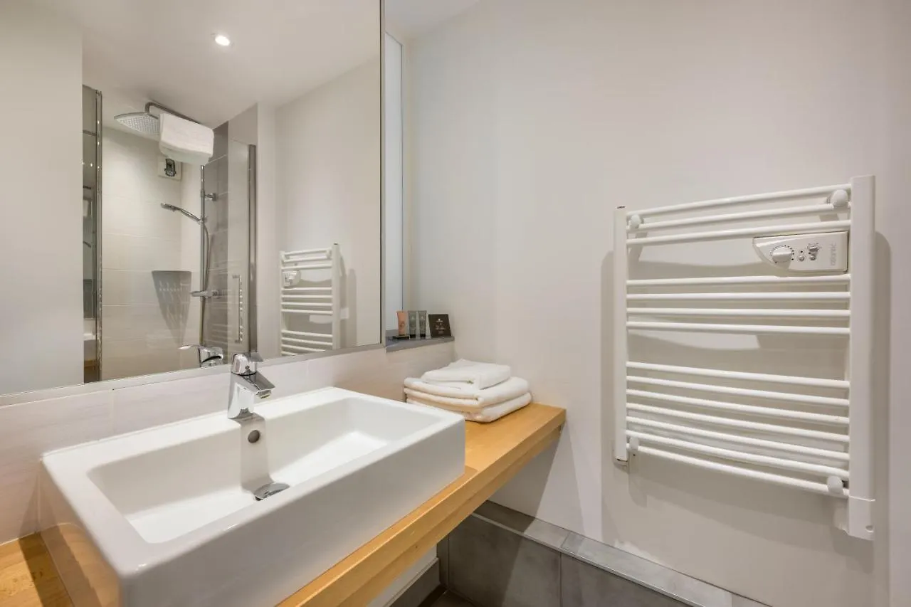 Hotel Newport Villefranche-sur-Saone 3*,