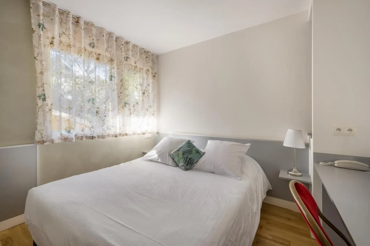 Hotel Newport Villefranche-sur-Saone 3*,  France