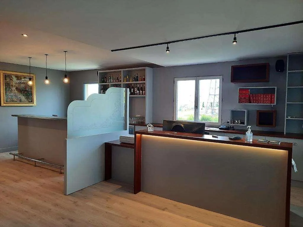 Hotel Newport Villefranche-sur-Saone France